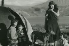 Gypsies, Loch Eriboll. ©National Trust Images/Edward Chambré Hardman Collection